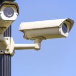 cámara de seguridad en una comunidad de propietarios