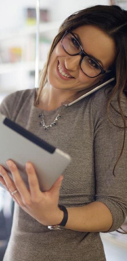 Mujer abogada sonriente